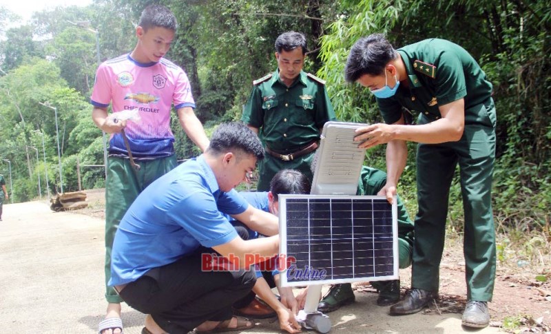 &Aacute;nh s&aacute;ng bi&ecirc;n cương