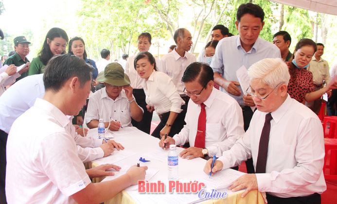 Lan tỏa&nbsp;phong tr&agrave;o học v&agrave; l&agrave;m theo gương B&aacute;c