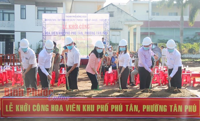 Khởi c&ocirc;ng x&acirc;y dựng Hoa vi&ecirc;n khu phố Ph&uacute; T&acirc;n
