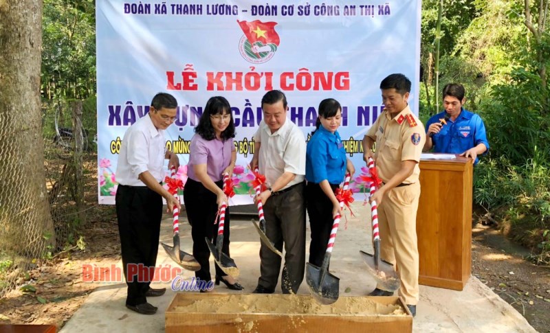 Khởi c&ocirc;ng c&ocirc;ng tr&igrave;nh ch&agrave;o mừng Đại hội Đảng bộ tỉnh B&igrave;nh Phước