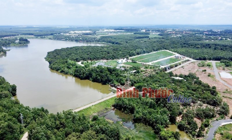 Khám phá cảnh đẹp thơ mộng ở Đập Bà Mụ