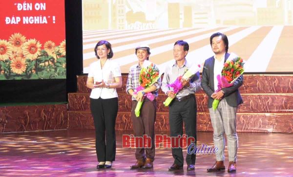 Li&ecirc;n hoan tuy&ecirc;n truyền lưu động &ldquo;Tự h&agrave;o truyền thống - Tiếp bước tương lai&rdquo;