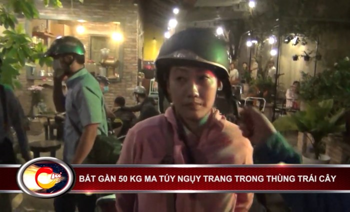 Bản tin 100 độ ng&agrave;y 10-9: Ngụy trang gần 50kg ma t&uacute;y trong th&ugrave;ng tr&aacute;i c&acirc;y