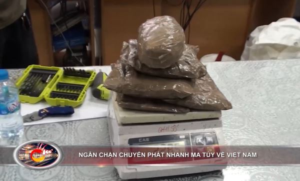 Bản tin 100 độ ngày 9-7: Ngăn chặn nhiều vụ vận chuyển ma túy qua chuyển phát nhanh