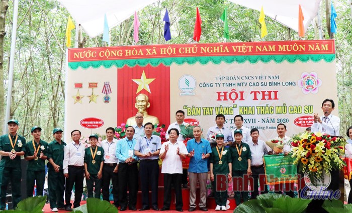 Hội thi “Bàn tay vàng” khai thác mủ cao su Công ty TNHH MTV cao su Bình Long lần thứ 17