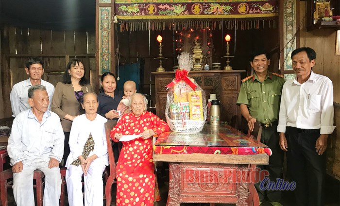 Lộc Ninh: Thăm, chúc thọ, người cao tuổi