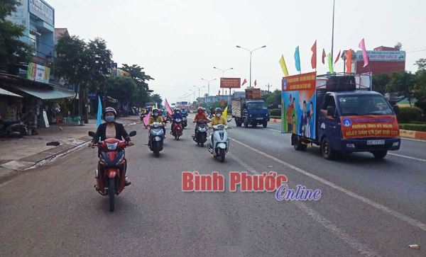 Diễu hành hưởng ứng Ngày Dân số thế giới