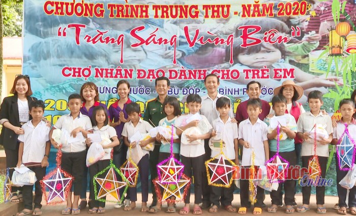Hội chợ nhân đạo Trăng sáng vùng biên 2020 