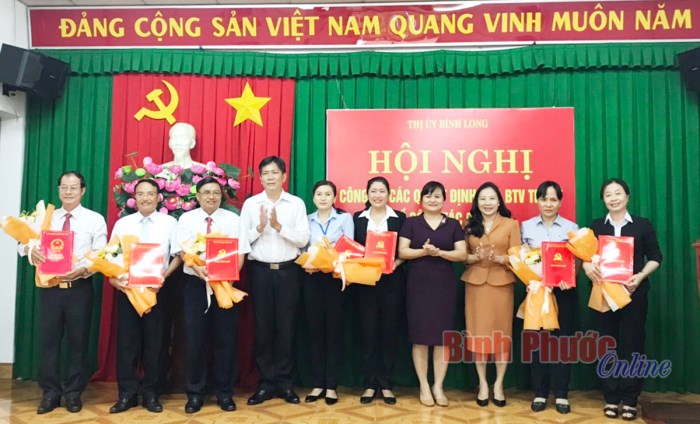 B&igrave;nh Long trao c&aacute;c quyết định điều động, bổ nhiệm c&aacute;n bộ