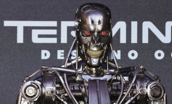 Robot viết trên báo Anh: 'Tôi không có ý quét sạch loài người, nhưng cần trao quyền cho robot'