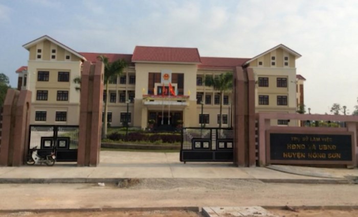 Bản tin 100 độ ngày 23-8: Tạm đình chỉ 3 cán bộ ăn nhậu giữa mùa dịch