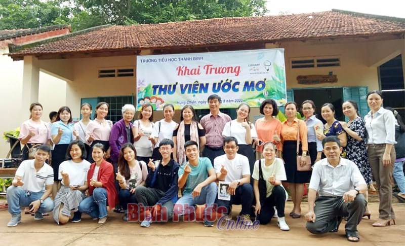 Trao 2 thư viện ước mơ cho học sinh tiểu học thị xã Bình Long