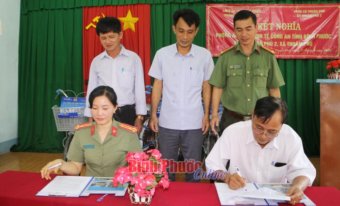 Ký giao ước kết nghĩa góp phần giữ gìn an ninh trật tự