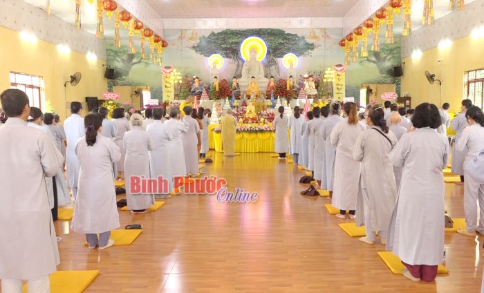 Tặng 300 phần quà cho đối tượng bảo trợ xã hội