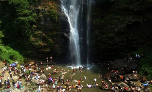 Mời em về Pù Mát thăm thác Kèm ngang trời