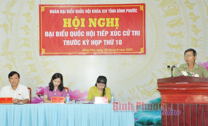 Đại biểu Quốc hội tiếp xúc cử tri tại Đồng Phú