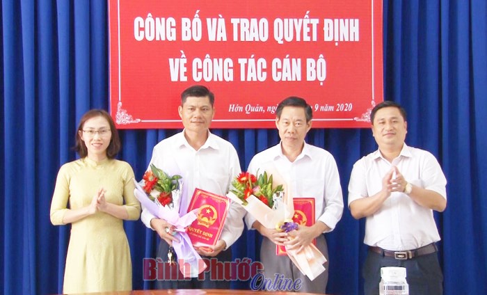 Hớn Quản: Trao quyết định bổ nhiệm c&aacute;n bộ