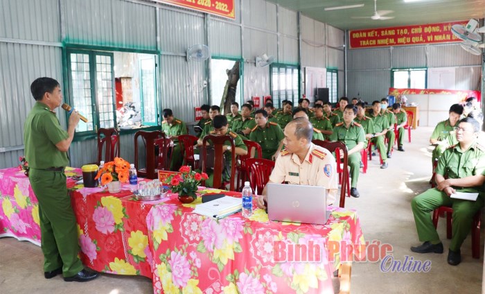 Ph&uacute; Riềng: C&ocirc;ng an x&atilde; được tập huấn nghiệp vụ