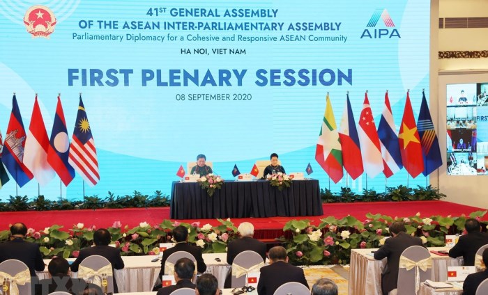 AIPA 41: Thảo luận nhiều vấn đề quan trọng trong ngày làm việc thứ hai