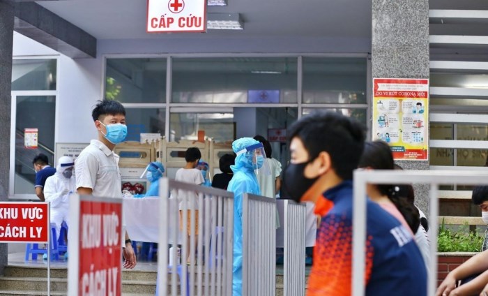 Cán mốc hơn 1.000 ca COVID-19: Lơ là một chút dễ ''mất trận địa''