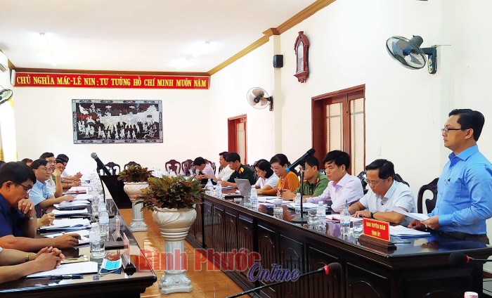 Đo&agrave;n gi&aacute;m s&aacute;t 140 - Ban Tuy&ecirc;n gi&aacute;o Tỉnh ủy l&agrave;m việc tại Lộc Ninh