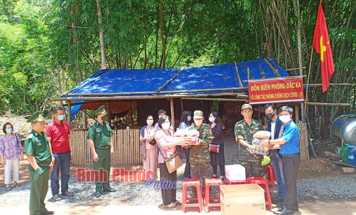 Những tấm lòng ủng hộ phòng, chống dịch Covid-19 hướng về biên giới 