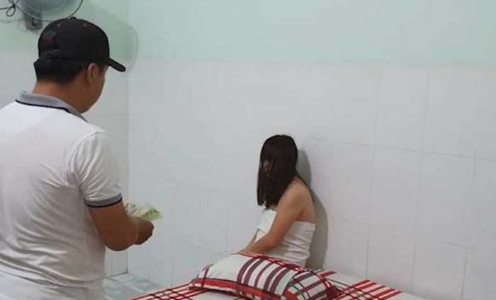 Bản tin 100 độ ngày 24-8: Triệt phá đường dây đưa “gái” từ các tỉnh phía Bắc vào tận Đắk Lắk bán dâm