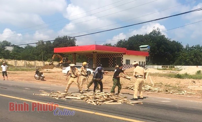 Hình ảnh đẹp của CSGT huyện Chơn Thành 