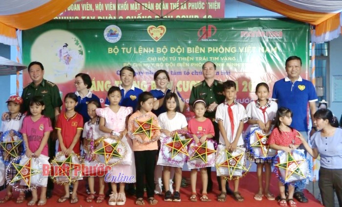 500 thiếu nhi vùng biên Bù Đốp được nhận xe đạp và quà Trung thu