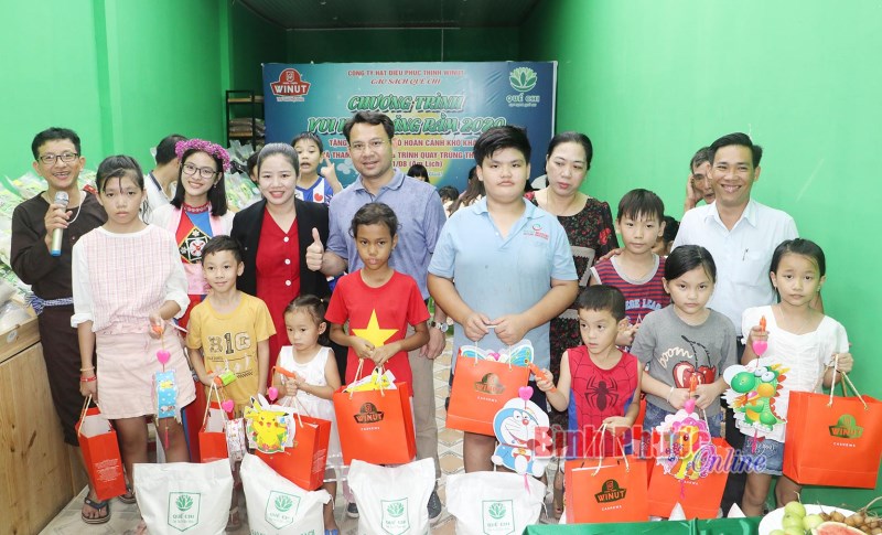 Mang niềm vui Trung thu cho trẻ em nghèo