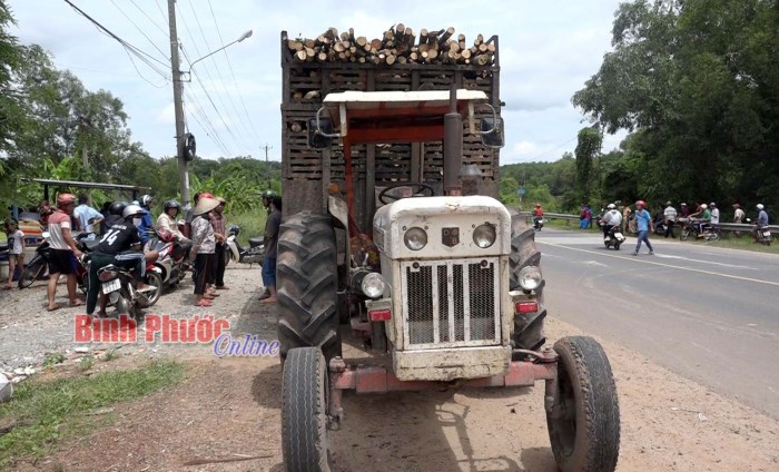 Xe gắn máy va chạm xe máy cày, 1 học sinh tử vong