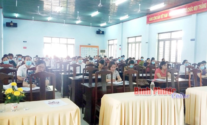 Bù Đốp bồi dưỡng kiến thức chính trị hè cho cán bộ quản lý ngành giáo dục