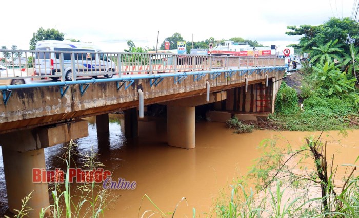Đồng Xo&agrave;i: Lắp đặt hệ thống cảnh b&aacute;o mức nước tự động tại Cầu Hai