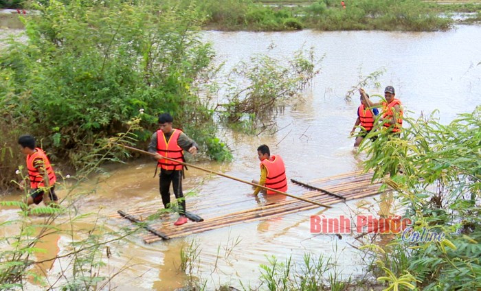 Bù Gia Mập: tìm thấy 2 người bị lũ cuốn trôi, sau hơn 2 ngày mất tích  