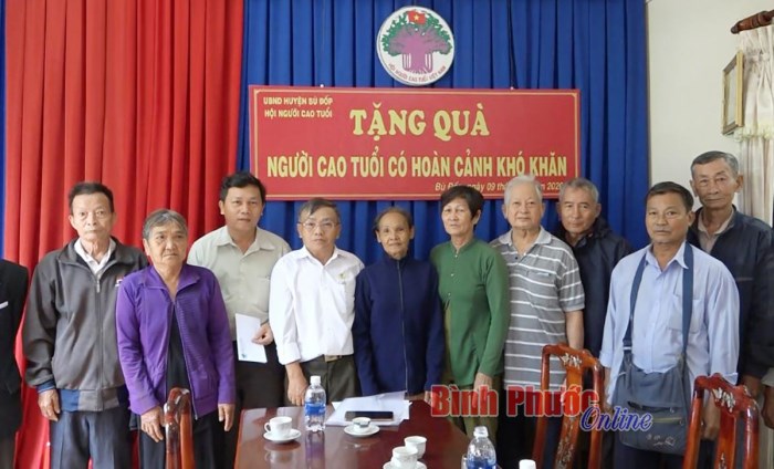 Bù Đốp: Trên 200 triệu đồng hỗ trợ người cao tuổi khó khăn, không nơi nương tựa