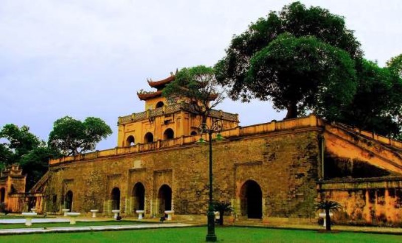 Từ Hoa Lư đến Thăng Long - Hà Nội