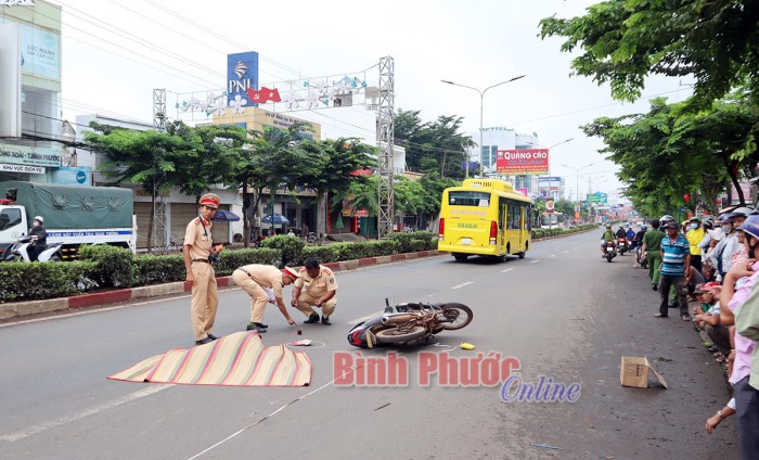 Va chạm với xe buýt, một phụ nữ tử vong tại chỗ