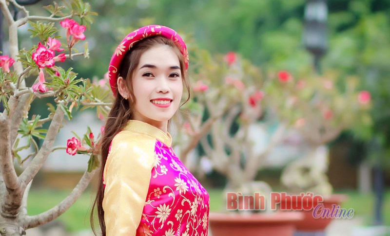 Thu H&agrave;: Mong ước đ&oacute;ng g&oacute;p nhiều cho qu&ecirc; hương