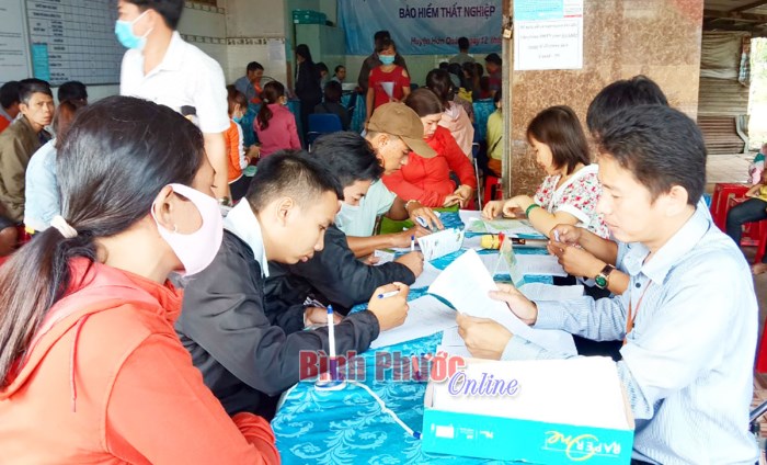 Hớn Quản: Phiên giao dịch việc làm kết nối NLĐ với doanh nghiệp 