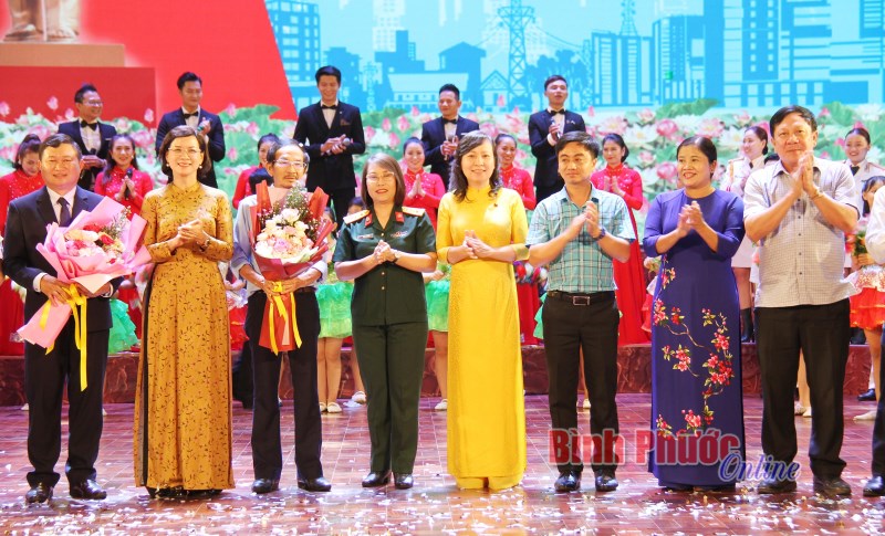 Đặc sắc chương trình nghệ thuật chào mừng thành công Đại hội Đảng bộ tỉnh lần thứ XI