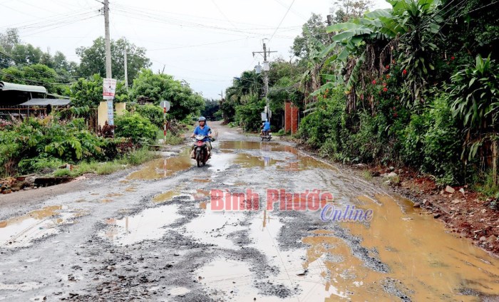 Đường lầy lội ngay trung tâm thành phố Đồng Xoài