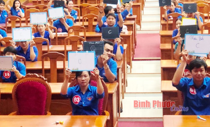 &ldquo;Rung chu&ocirc;ng v&agrave;ng&rdquo; t&igrave;m hiểu nghị quyết, văn kiện Đại hội Đảng bộ c&aacute;c cấp