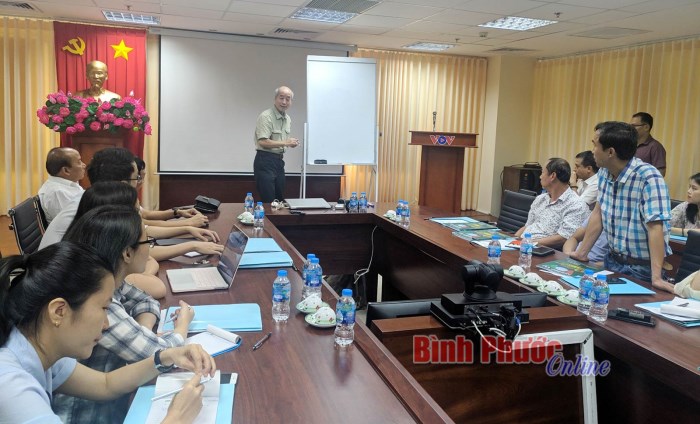 Bồi dưỡng kỹ năng sản xuất chương tr&igrave;nh ph&aacute;t thanh v&agrave; b&aacute;o điện tử theo xu hướng hiện đại