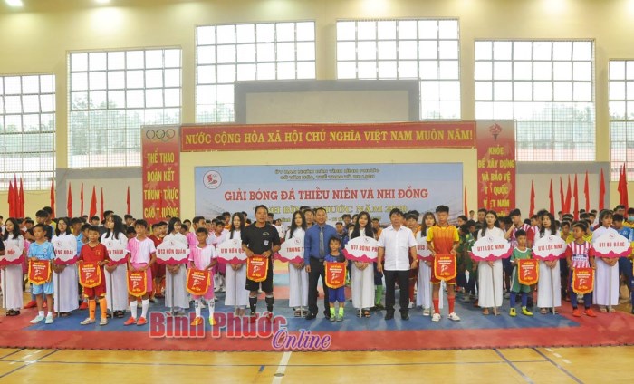 200 vận động viên tham gia Giải bóng đá thiếu niên và nhi đồng