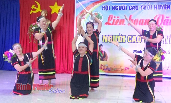 Chơn Thành: 300 NCT tham gia Liên hoan văn nghệ “Chào mừng thành công Đại hội Đảng bộ tỉnh