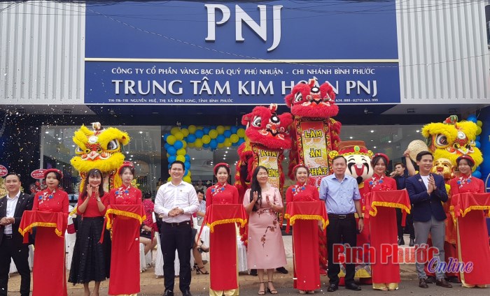 PNJ khai trương trung tâm thứ 335 và tặng Mái ấm niềm tin 