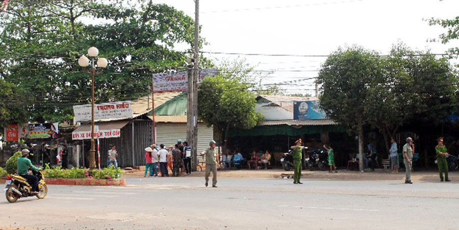 Một đối tượng treo cổ chết tại Công an phường Tân Đồng