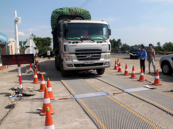 Đ&igrave;nh chỉ c&ocirc;ng t&aacute;c 3 c&aacute;n bộ Trạm c&acirc;n lưu động Nghệ An