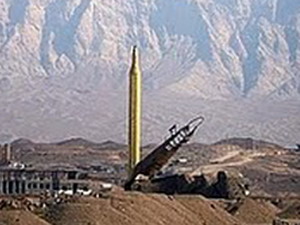 Iran thử thành công 14 tên lửa tầm trung, tầm xa