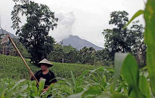 Núi lửa phun trào ở Indonesia